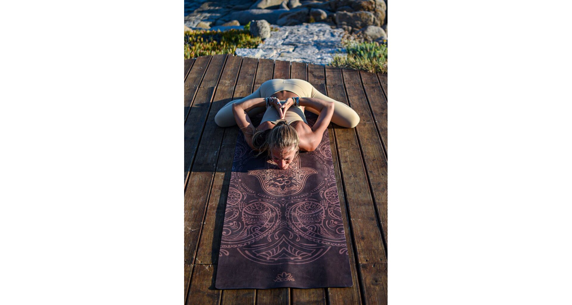 YOGGYS Dizajnová podložka na jogu HAMSA 183x61x0,35cm čierna
